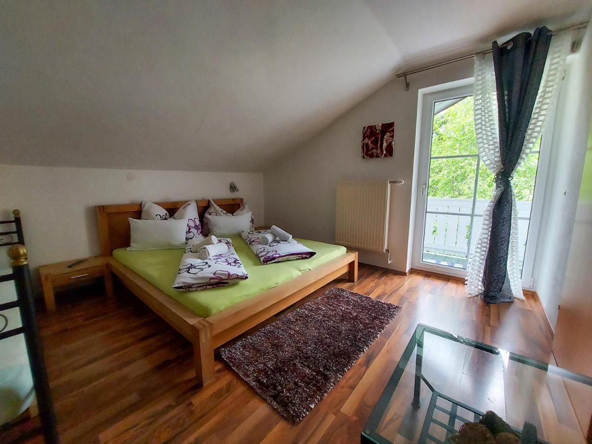 Bed and Breakfast Haus Emily Шладмінг Екстер'єр фото